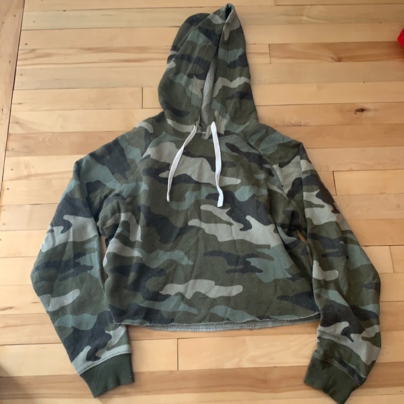 PINK Victoria’s Secret camo crop hoodie size XS🪐 - Picture 1 of 2